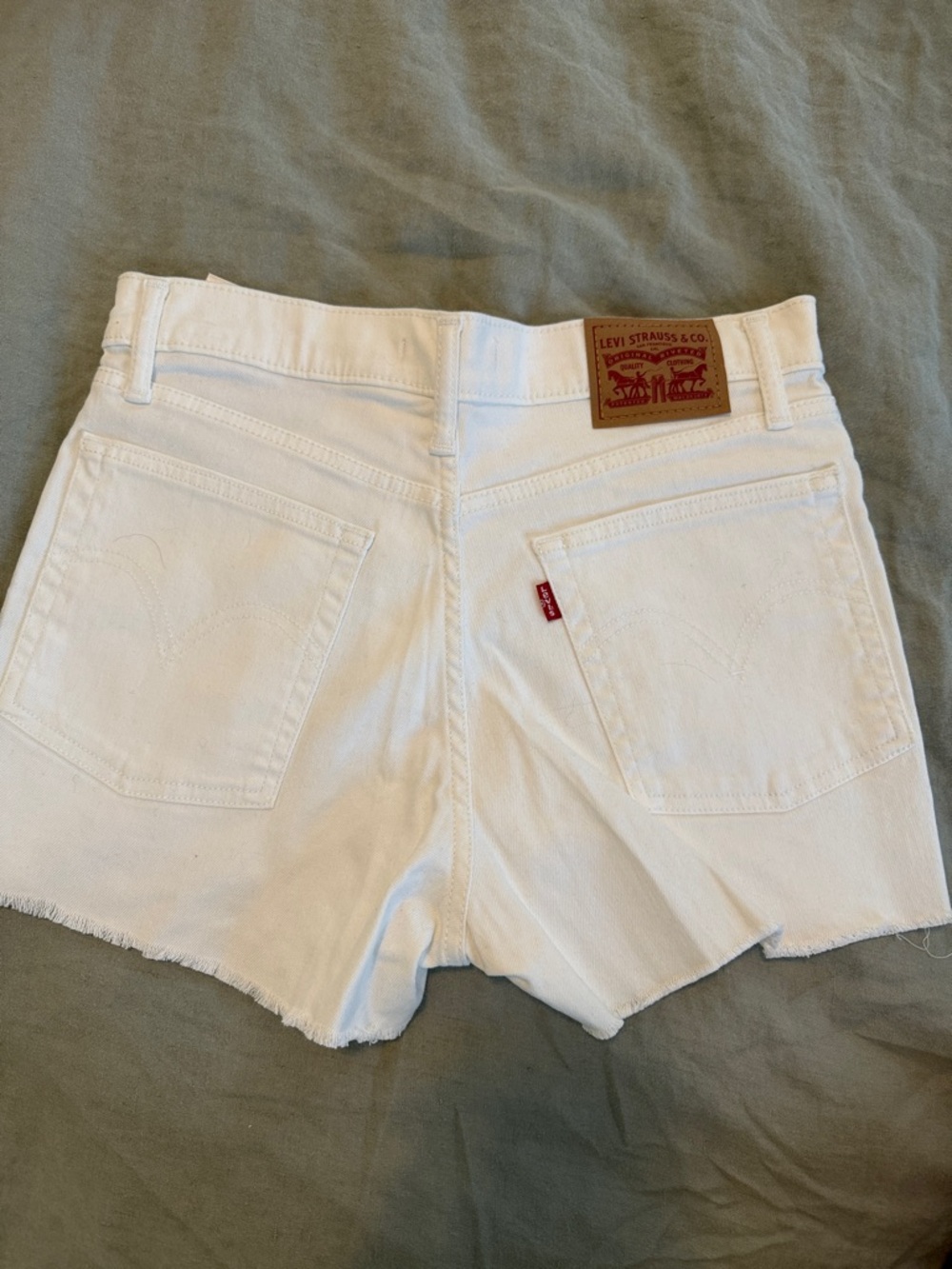 Levi’s High Rise Shorts - Picture 5 of 5